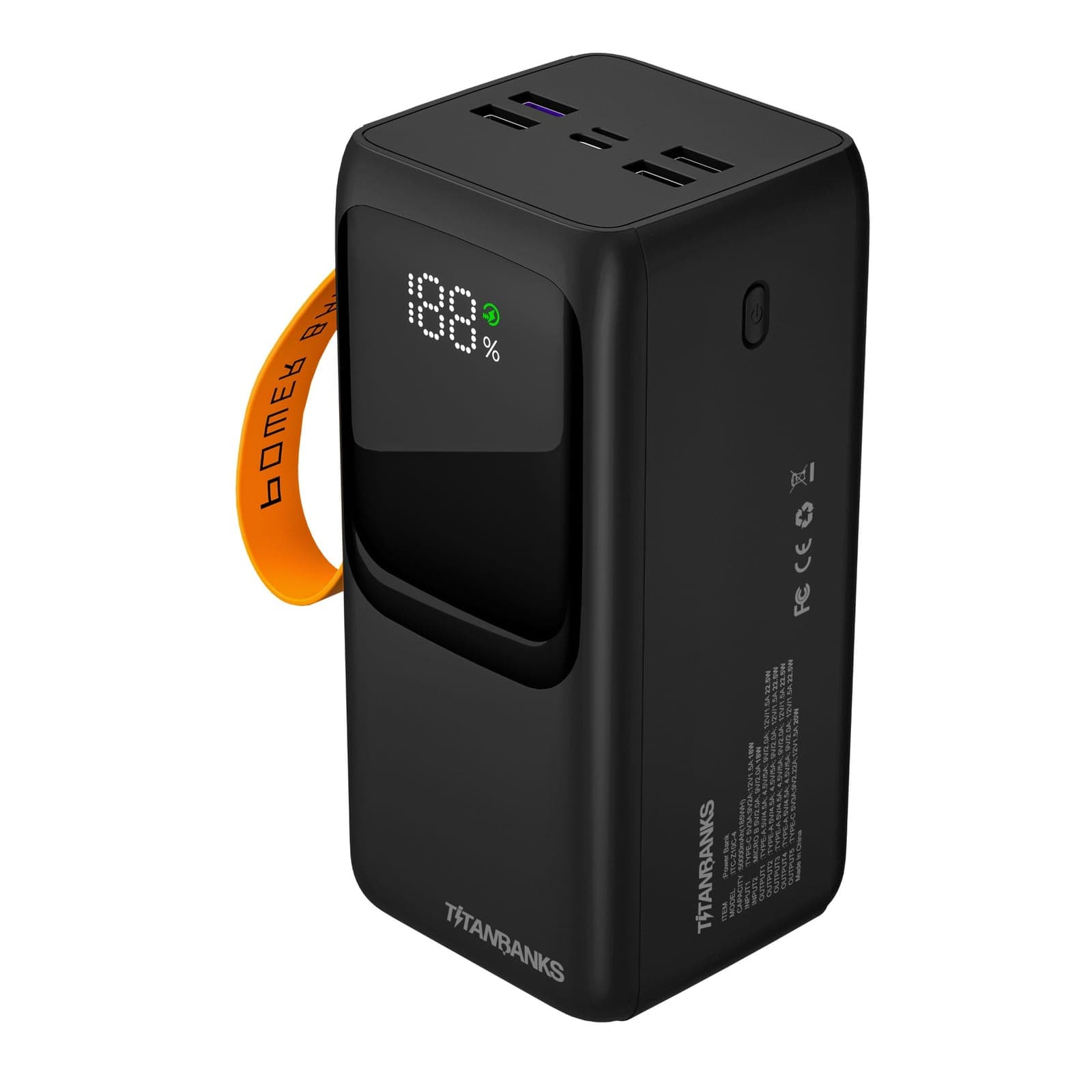 Titan X — 4× USB-A poorten plus ingebouwde USB-C en Lightning kabels