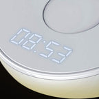 Close-up van het tijddisplay en de laadring van de Titan Charge Station